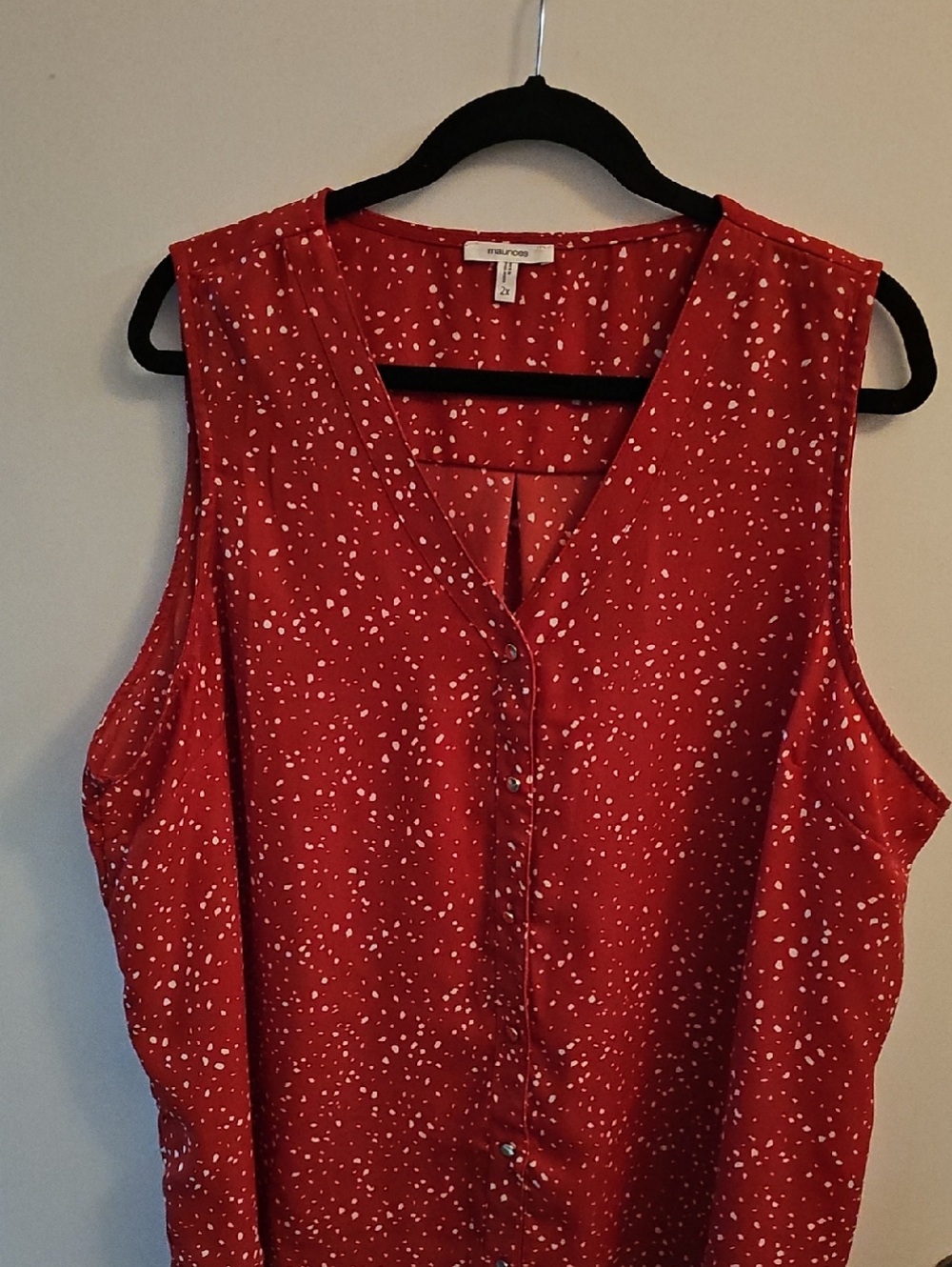 Maurices Red V-Neck Sleeveless Button-Front Tank with White Speckle